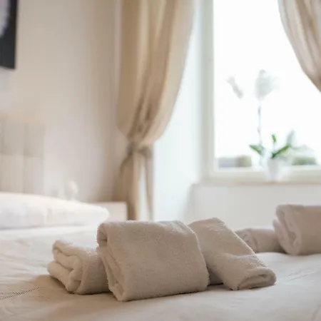 Pausilya By Dimorra * נאפולי